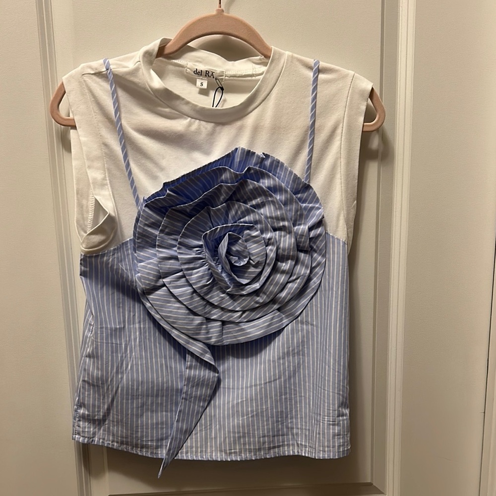 Blue and White blouse by del RA, NWT, size: small